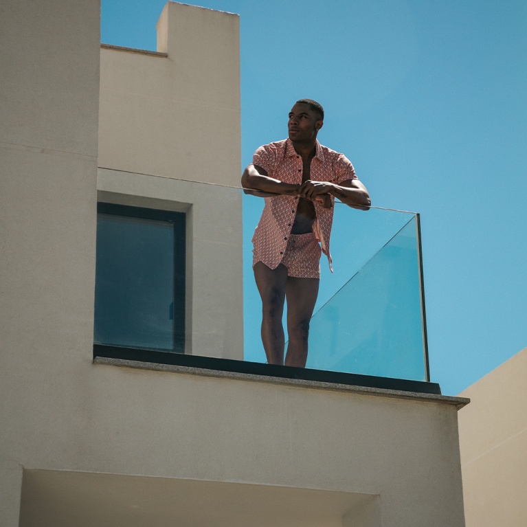 Camisa elástica slim fit coral