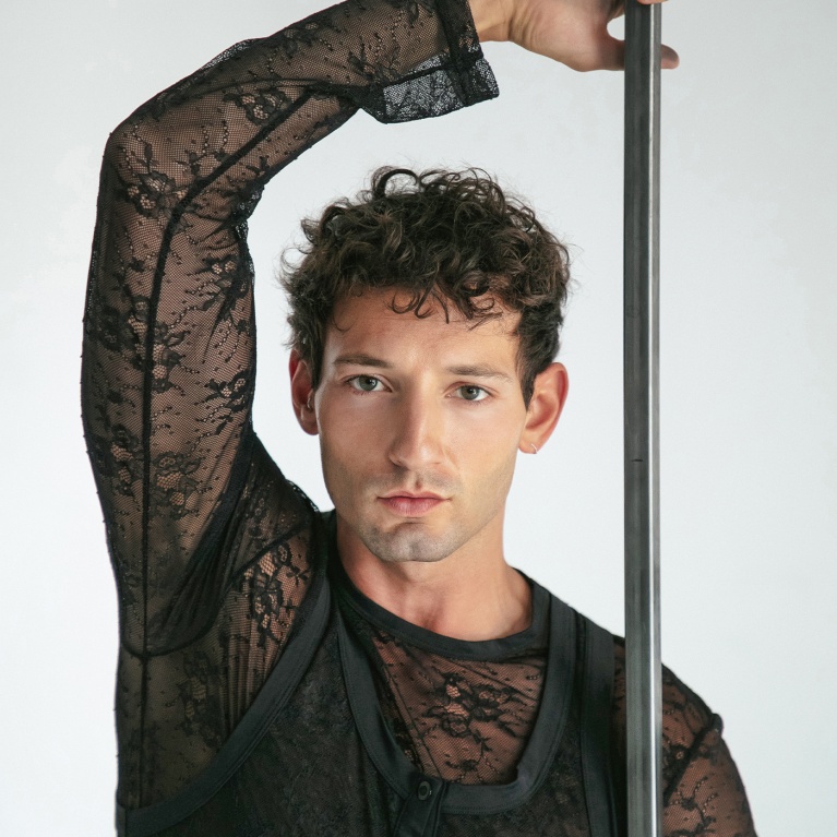 Top de encaje transparente de manga larga negro